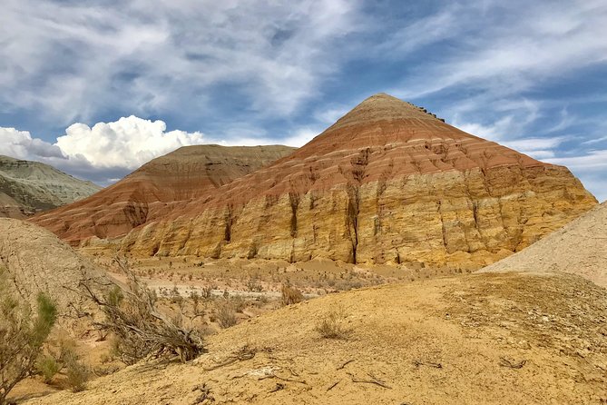 Kazakhstan and Kyrgyzstan 8 days Private tour from Almaty - Day 1: Altyn-Emel and the otherworldly Aktau Mountains